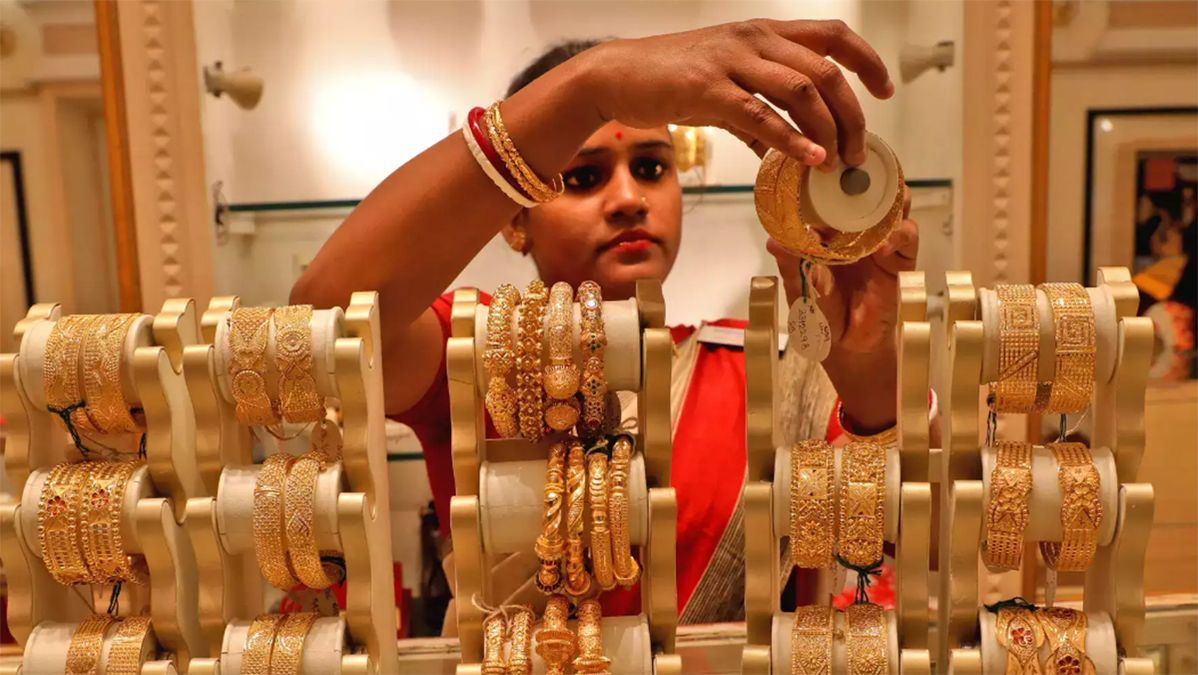 Jewellery brands increase Q4 marketing budgets by 20–40% during wedding season to target high-intent buyers and maximise festive sales impact.