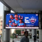 The future of outdoor advertising in Delhi is being reshaped by data, technology, and design innovation. With the rise of digital OOH screens, AI-based audience analytics, and programmatic outdoor buying, agencies are shifting from visibility-based metrics to performance-driven planning.