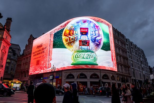 When Outdoor Ads React: Blinkit and Coca-Cola’s Walk-By Billboard Steals Festive Attention