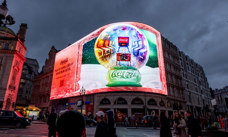 When Outdoor Ads React: Blinkit and Coca-Cola’s Walk-By Billboard Steals Festive Attention