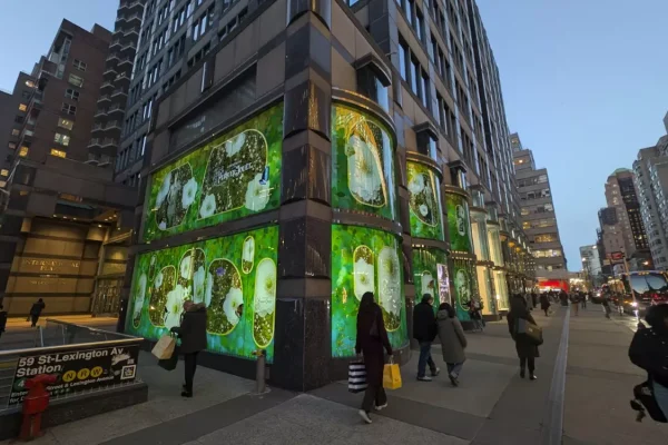 Rise of Large-Format and Immersive DOOH Screens Across Transit and Retail Environments