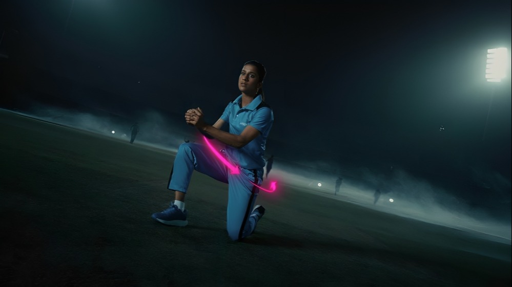 Whisper Ab Mudna Nahi Udna Hai campaign encourages girls to move freely on periods with 360-degree panty protection.